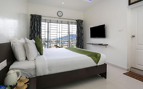 Treebo Light House, 900 Mtrs From Botanical Garden