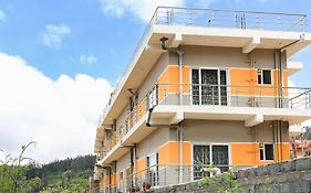 Treebo Light House, 900 Mtrs From Botanical Garden